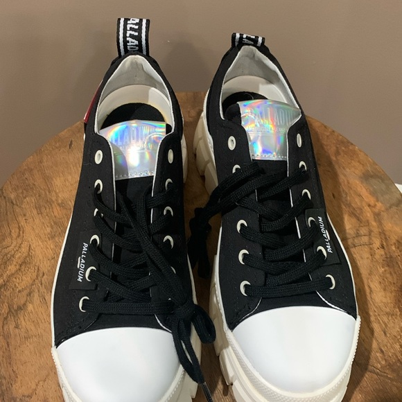 Palladium - Free People - ‘Revolt LO TX’ Boots - Slightly Imperfect - Picture 2 of 6